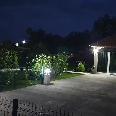 Apartment Cozzy Near The Aiport