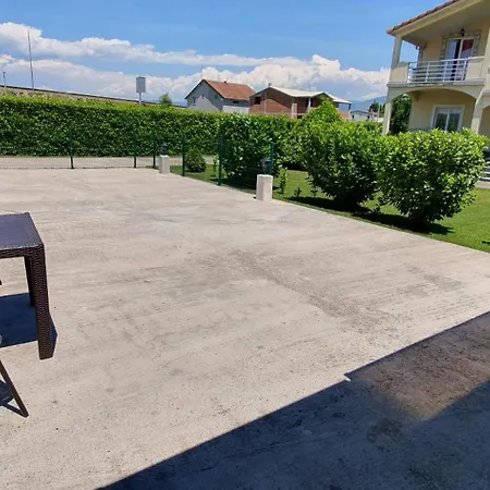 Cozzy Near The Aiport Apartmán *