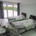 Cozzy Near The Aiport شقة بودغوريتْسا