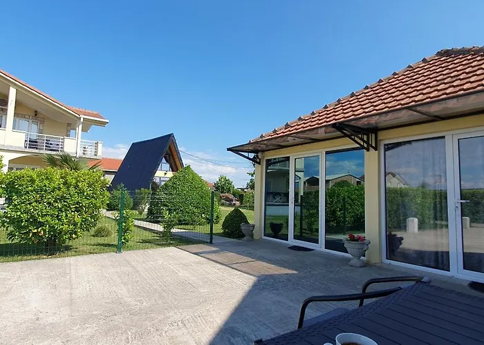 Апартаменты Cozzy Near The Aiport Подгорица