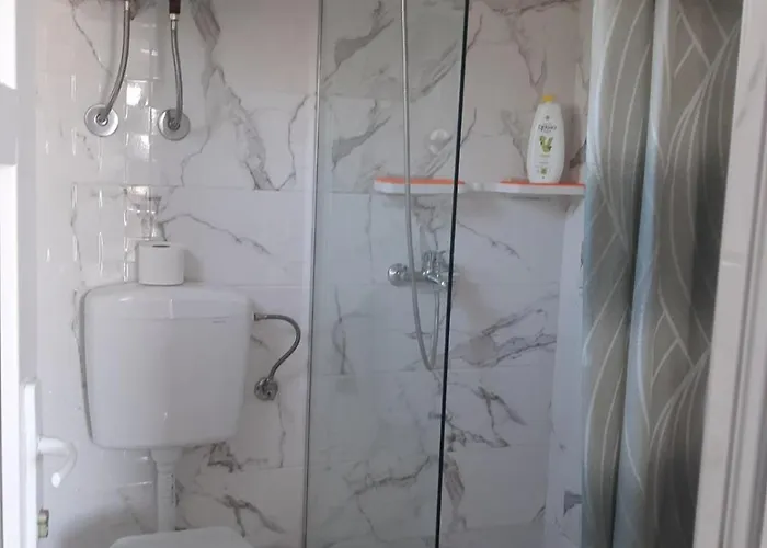 Апартаменты Cozzy Near The Aiport